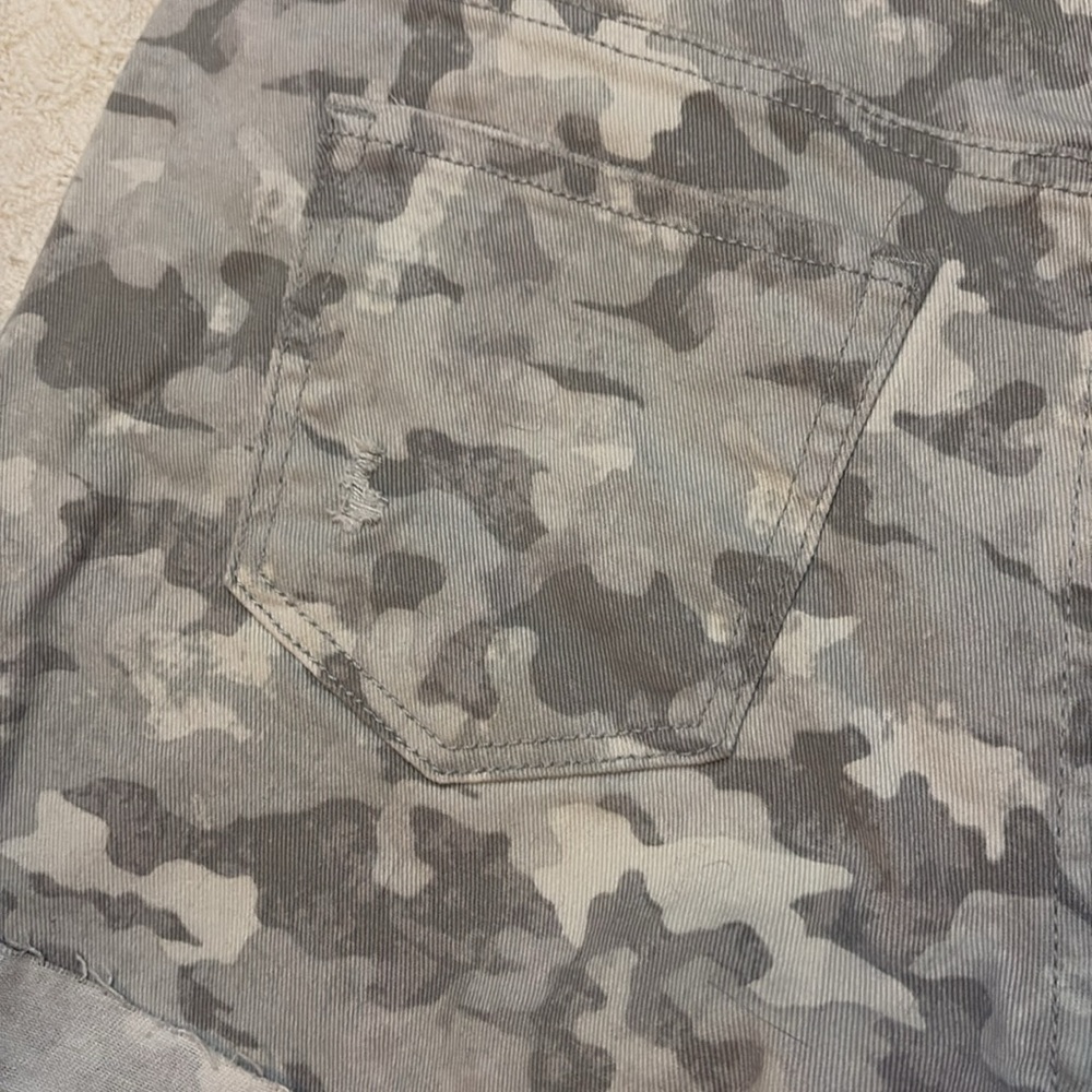 Time And Tru Camouflage Women's Shorts Relaxed Fit Mid Rise | Size 10 - Picture 12 of 13
